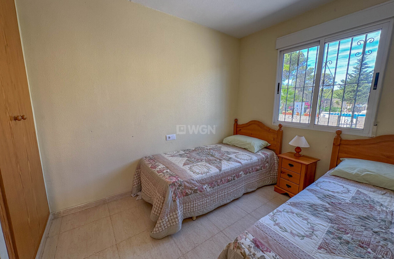 Odsprzedaż - Mieszkanie w bloku - Los Balcones - Costa Blanca