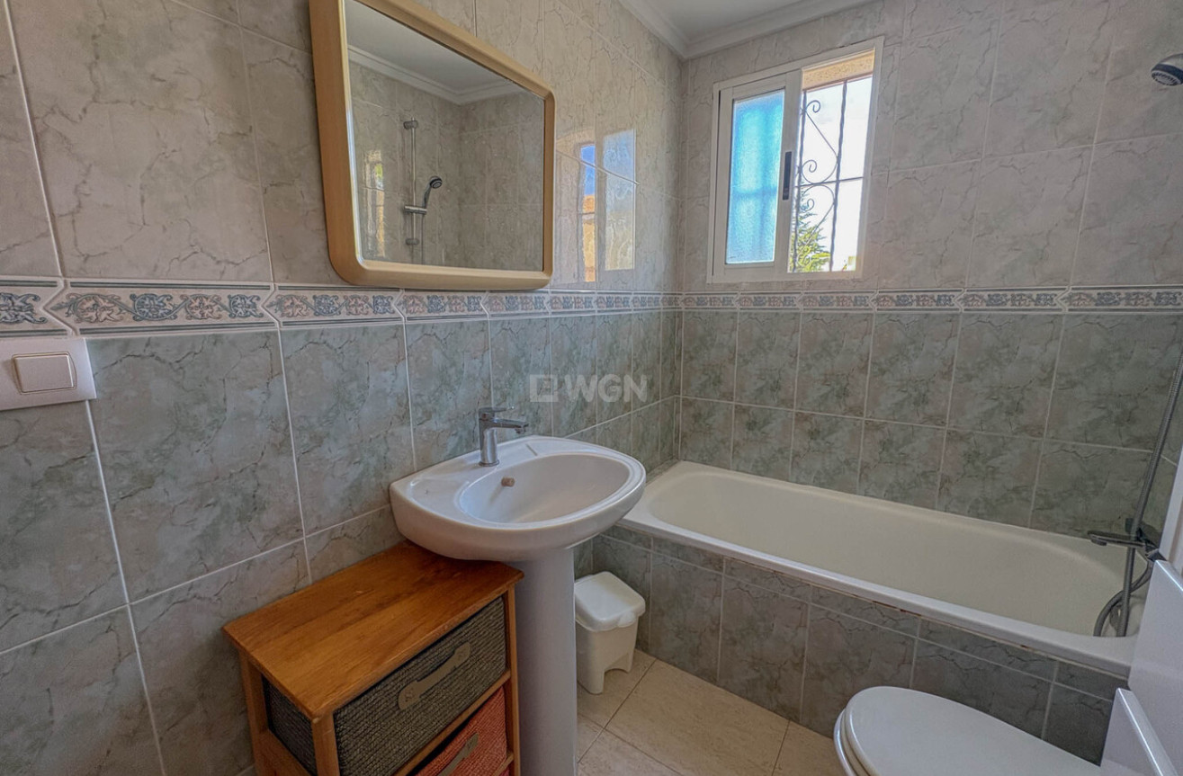 Odsprzedaż - Mieszkanie w bloku - Los Balcones - Costa Blanca