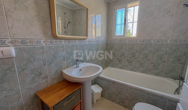 Odsprzedaż - Mieszkanie w bloku - Los Balcones - Costa Blanca