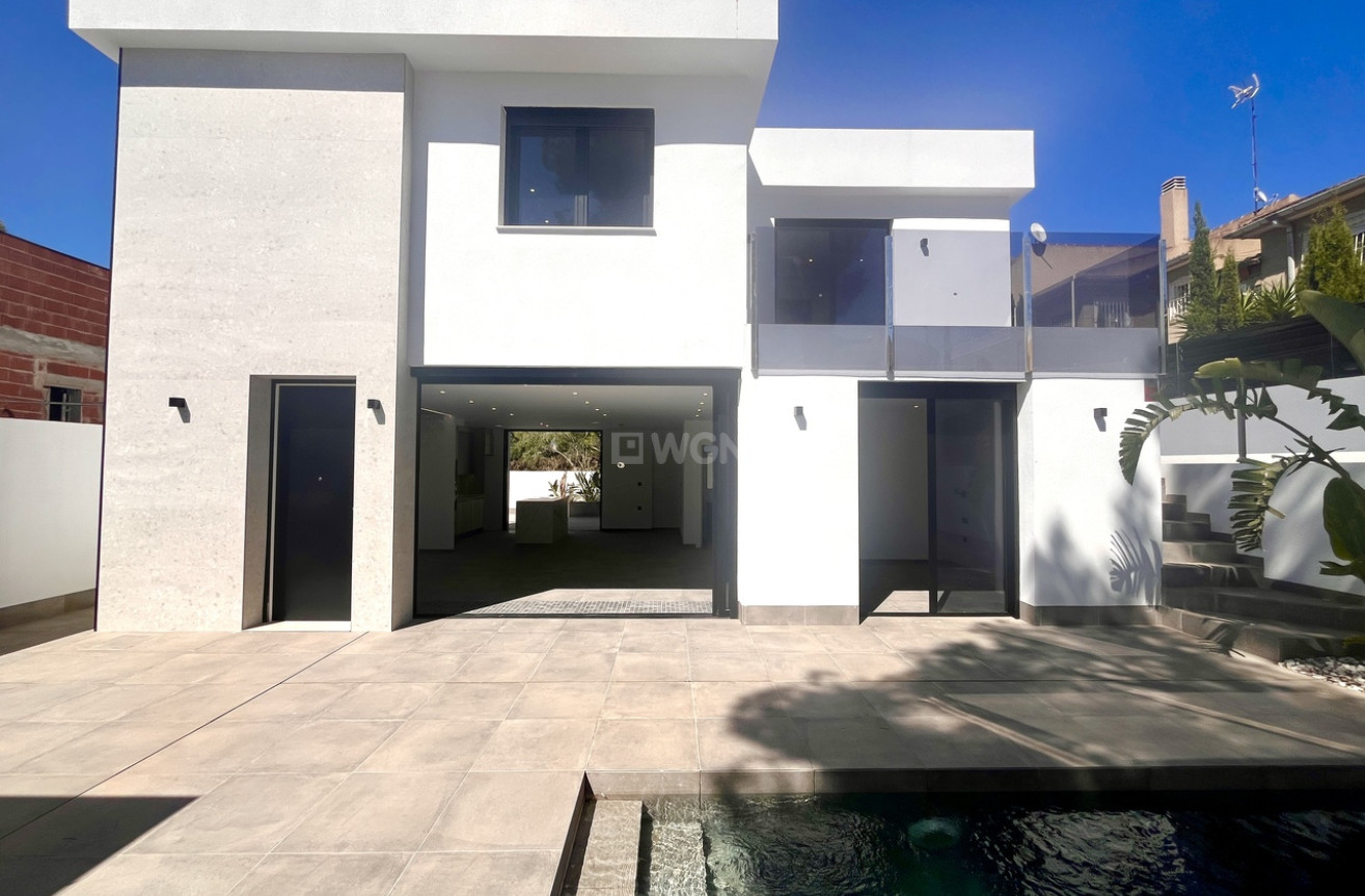 Odsprzedaż - Villa - Los Balcones - Costa Blanca