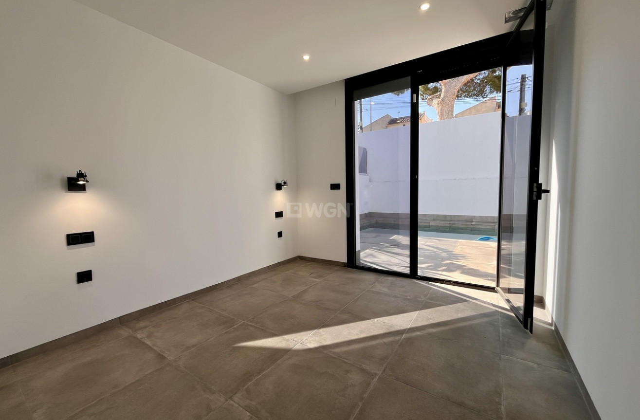 Odsprzedaż - Villa - Los Balcones - Costa Blanca