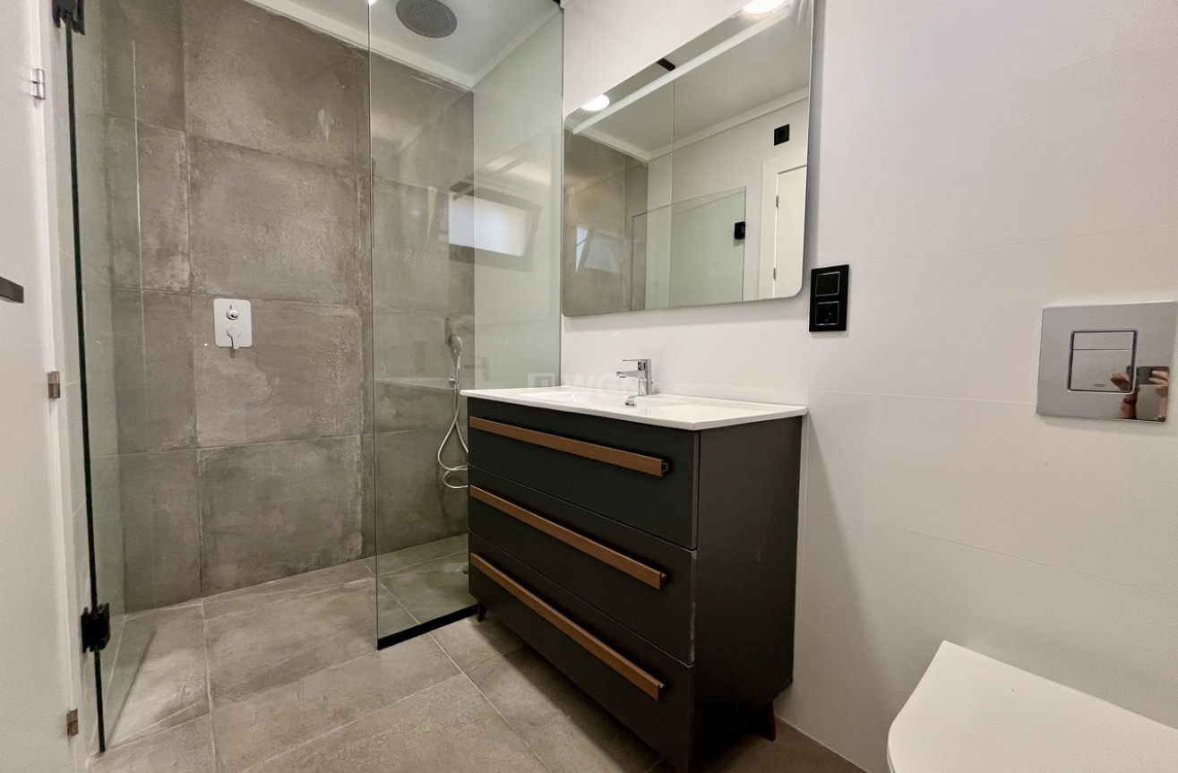 Odsprzedaż - Villa - Los Balcones - Costa Blanca