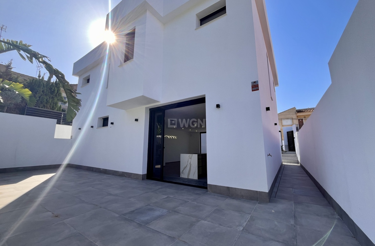 Odsprzedaż - Villa - Los Balcones - Costa Blanca