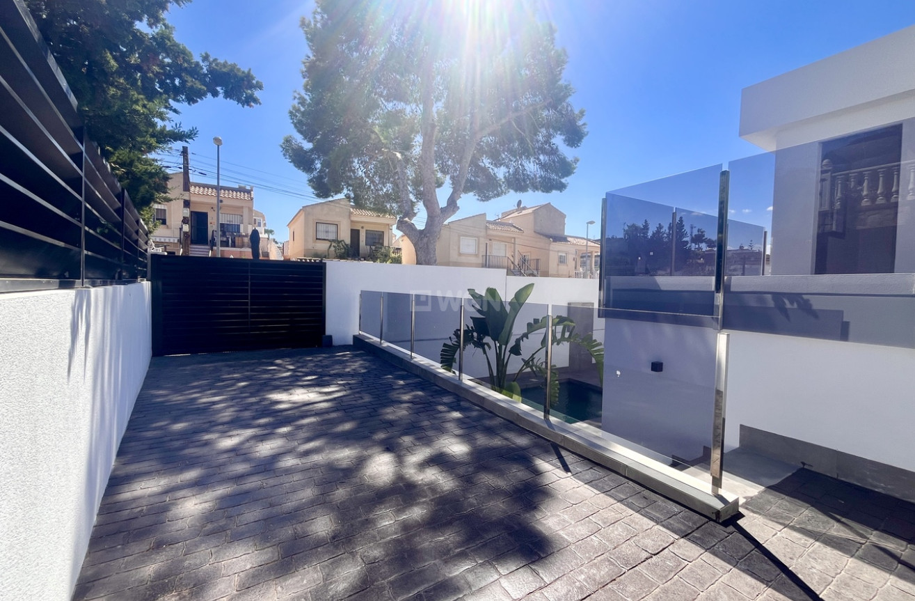 Odsprzedaż - Villa - Los Balcones - Costa Blanca