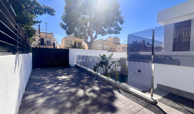 Odsprzedaż - Villa - Los Balcones - Costa Blanca