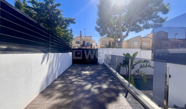 Odsprzedaż - Villa - Los Balcones - Costa Blanca