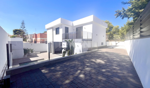 Odsprzedaż - Villa - Los Balcones - Costa Blanca