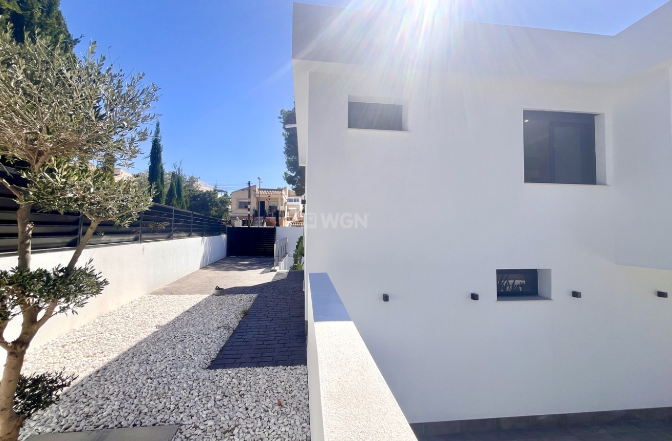 Odsprzedaż - Villa - Los Balcones - Costa Blanca