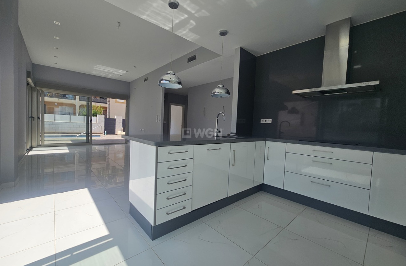 Odsprzedaż - Villa - Villamartin - Costa Blanca