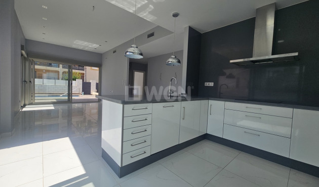 Odsprzedaż - Villa - Villamartin - Costa Blanca