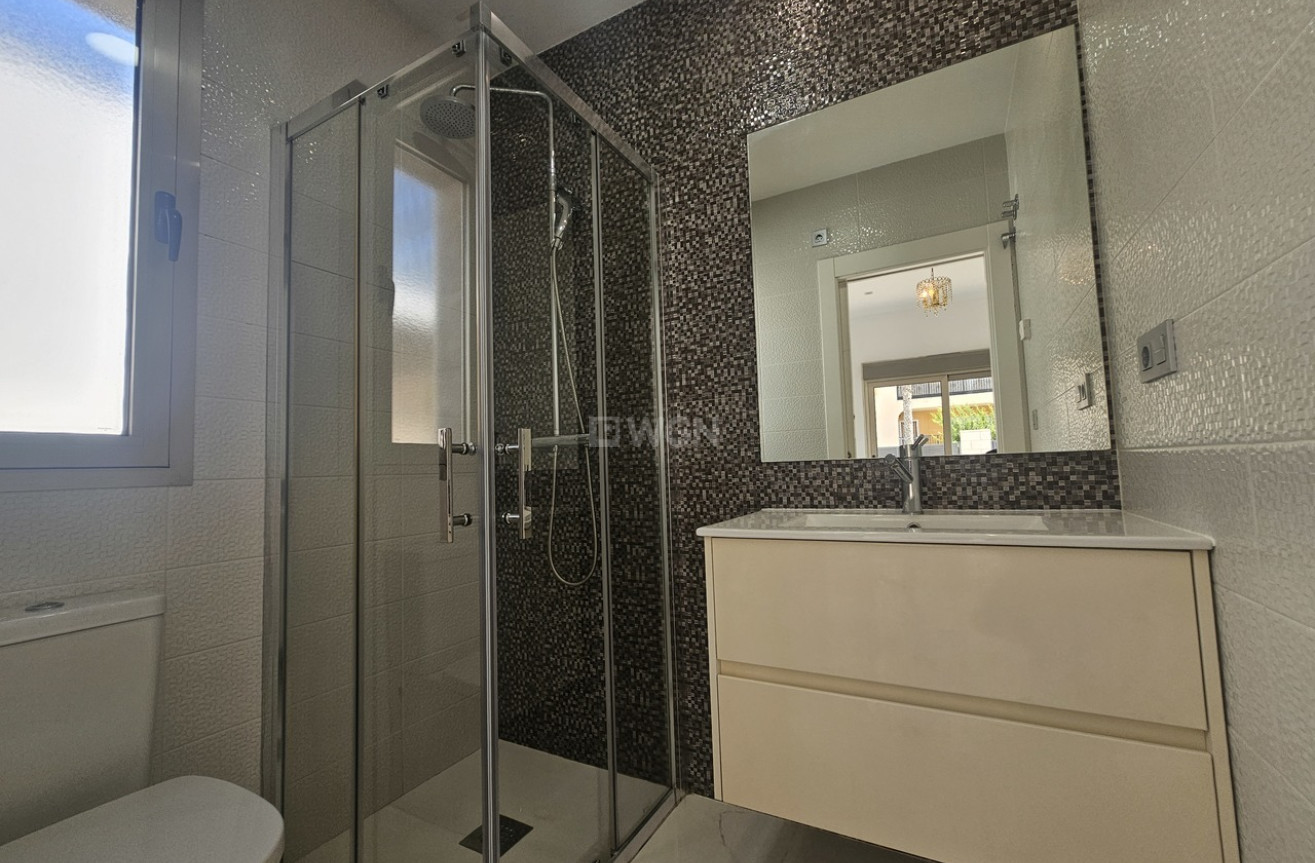 Odsprzedaż - Villa - Villamartin - Costa Blanca