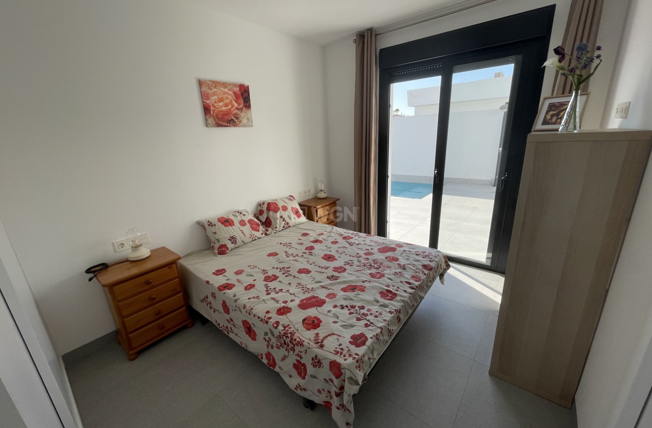 Odsprzedaż - Villa - Roldan