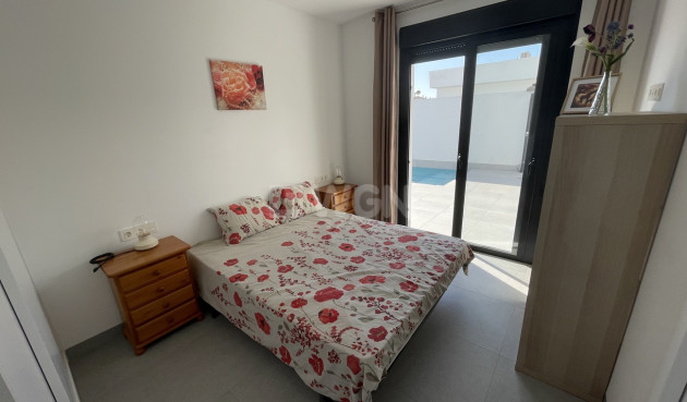 Odsprzedaż - Villa - Roldan