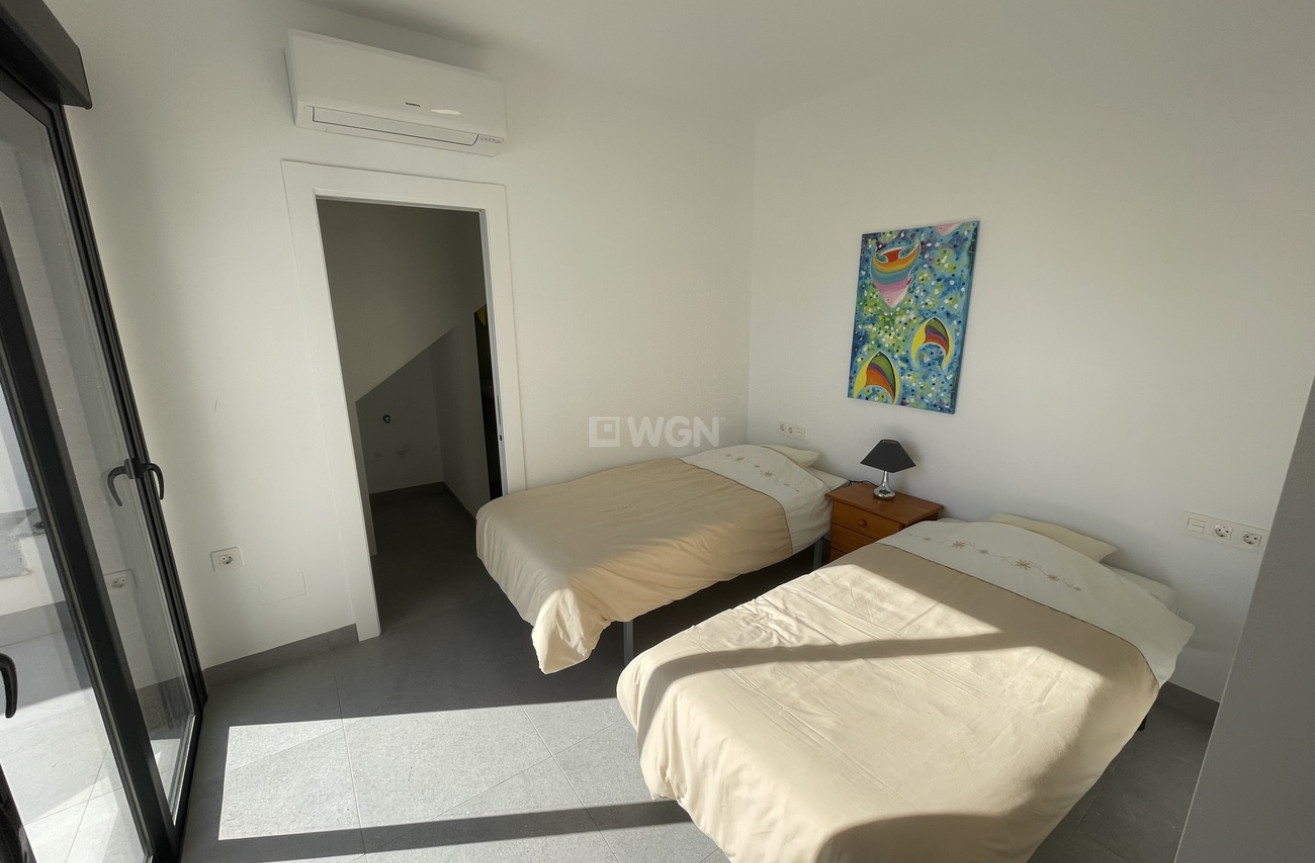 Odsprzedaż - Villa - Roldan