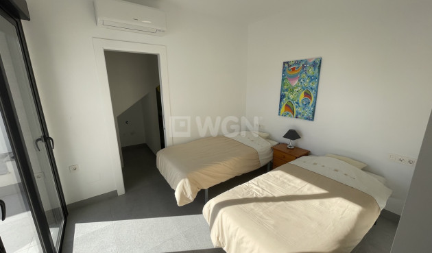 Odsprzedaż - Villa - Roldan