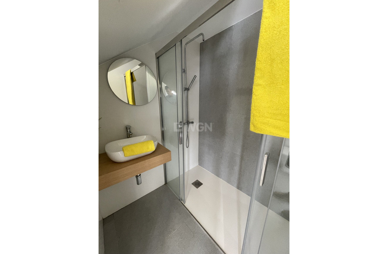 Odsprzedaż - Villa - Roldan