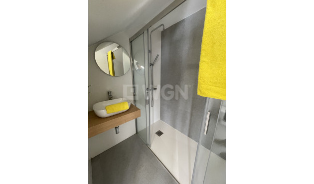 Odsprzedaż - Villa - Roldan