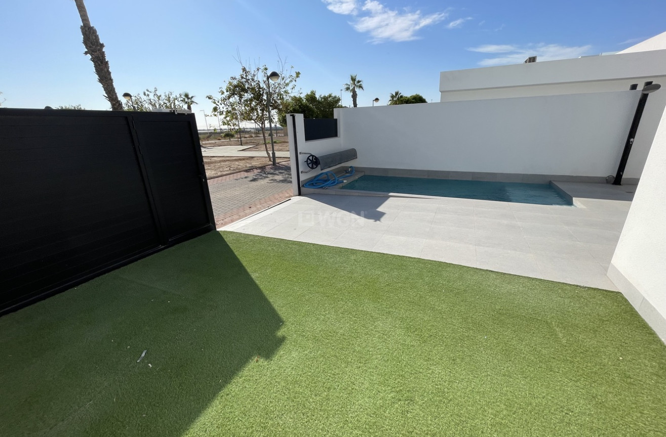 Odsprzedaż - Villa - Roldan