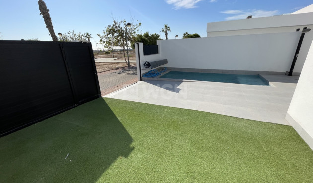 Odsprzedaż - Villa - Roldan