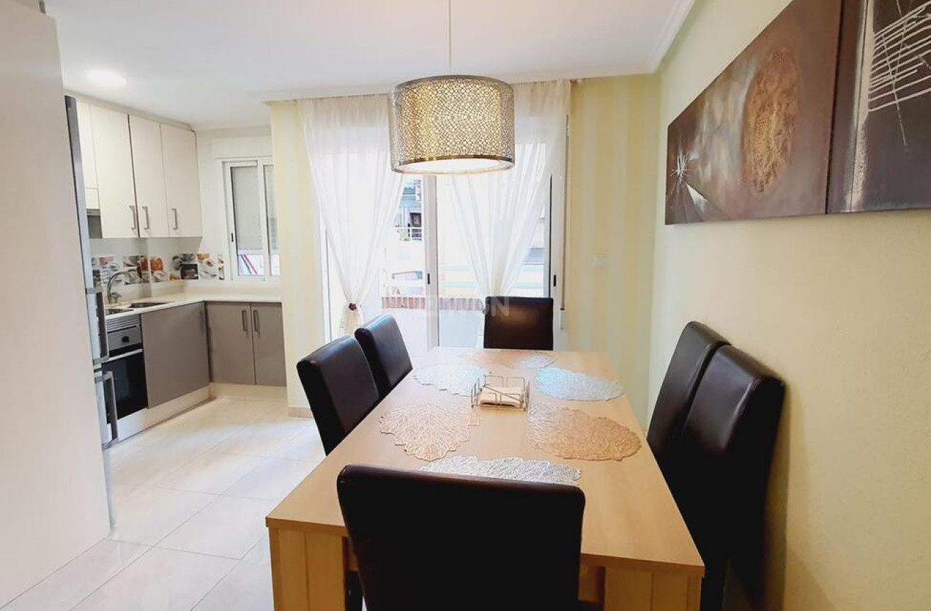 Odsprzedaż - Mieszkanie w bloku - Torrevieja - Centro