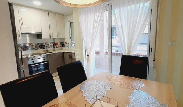 Odsprzedaż - Mieszkanie w bloku - Torrevieja - Centro