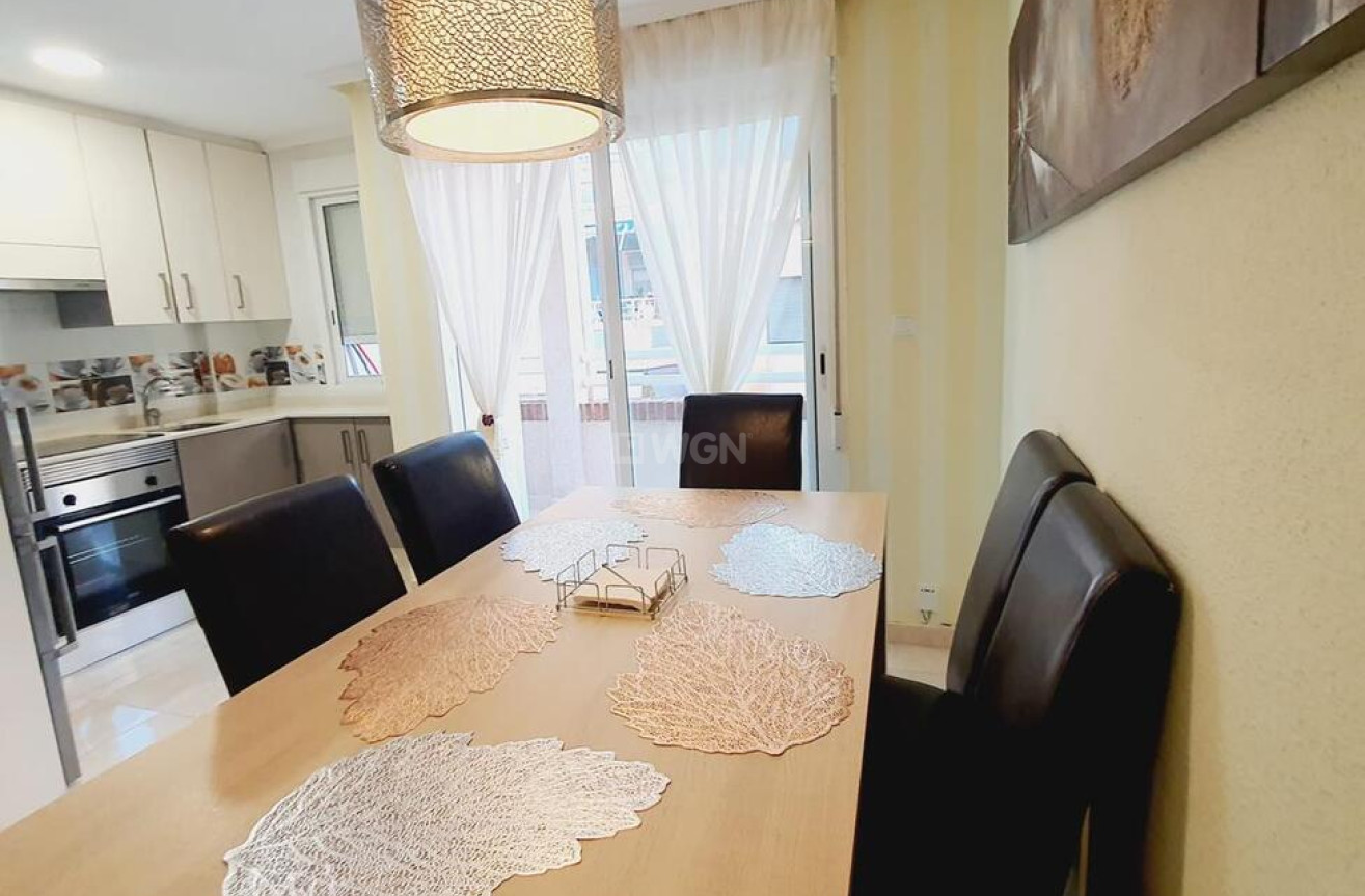 Odsprzedaż - Mieszkanie w bloku - Torrevieja - Centro