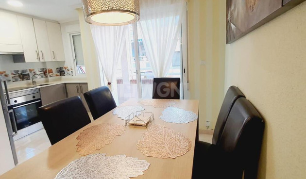 Odsprzedaż - Mieszkanie w bloku - Torrevieja - Centro