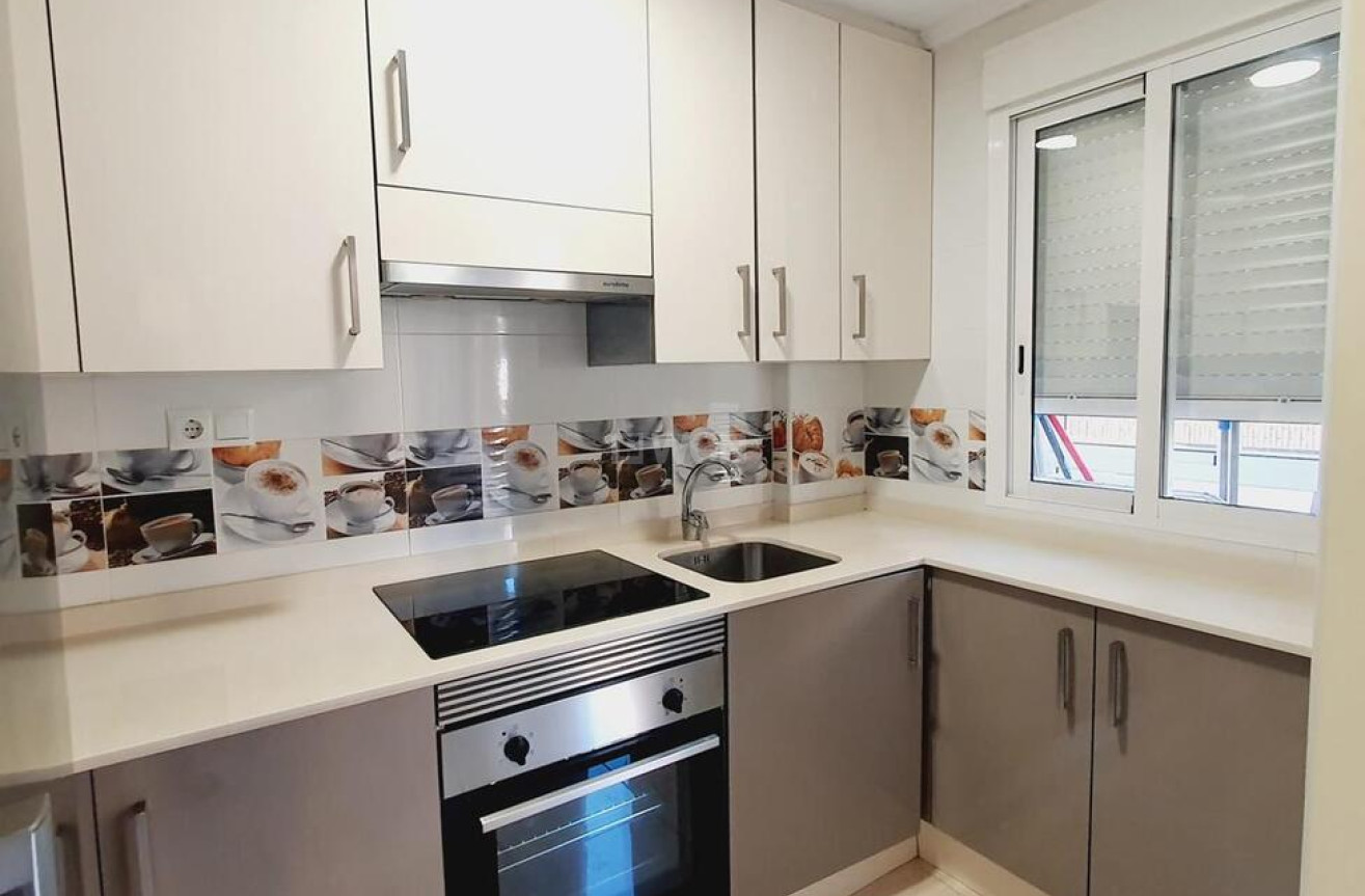 Odsprzedaż - Mieszkanie w bloku - Torrevieja - Centro