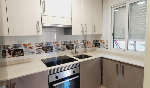 Odsprzedaż - Mieszkanie w bloku - Torrevieja - Centro