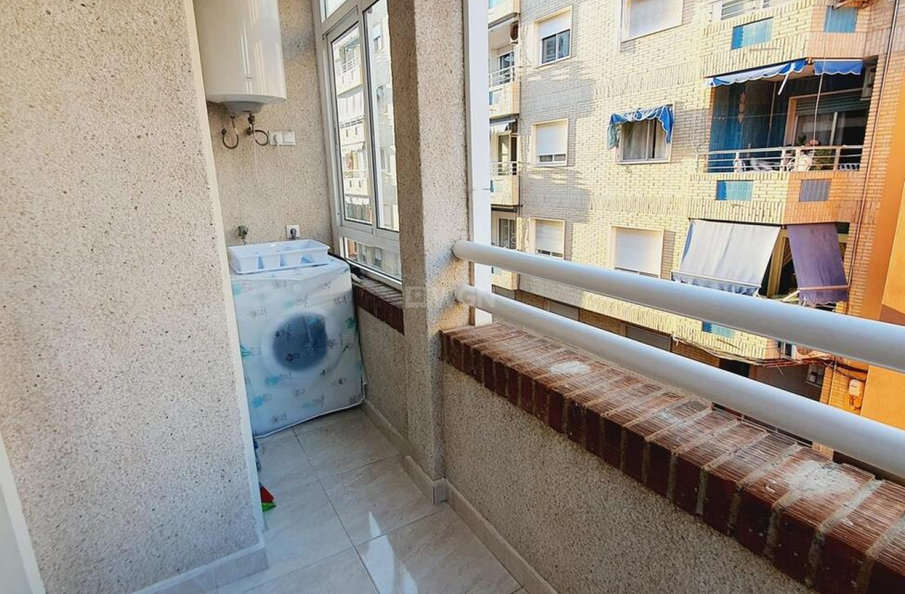 Odsprzedaż - Mieszkanie w bloku - Torrevieja - Centro