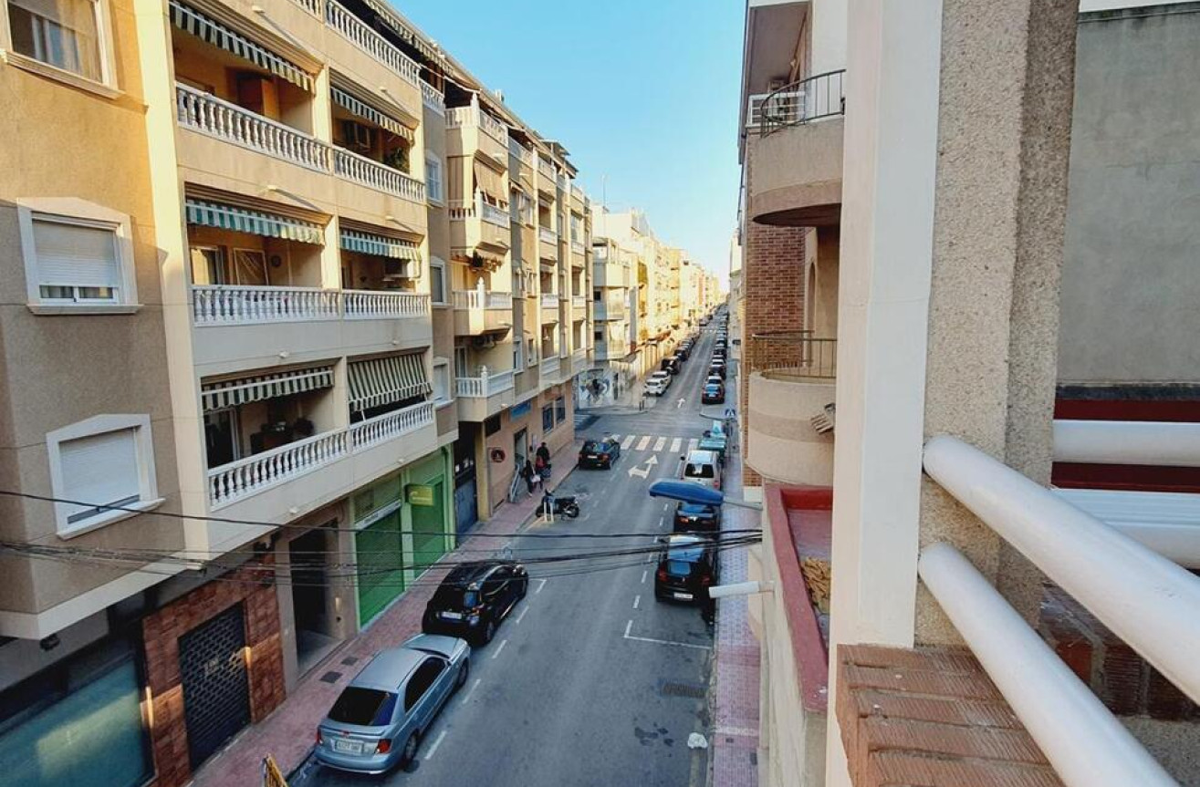 Odsprzedaż - Mieszkanie w bloku - Torrevieja - Centro