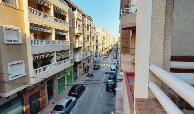 Odsprzedaż - Mieszkanie w bloku - Torrevieja - Centro
