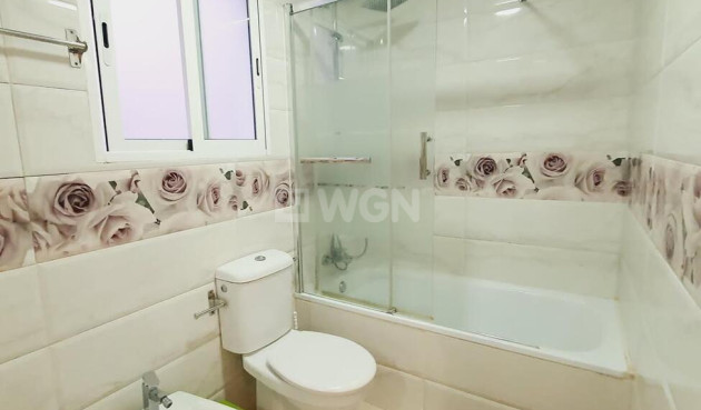 Odsprzedaż - Mieszkanie w bloku - Torrevieja - Centro