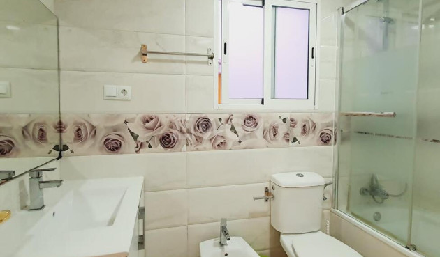 Odsprzedaż - Mieszkanie w bloku - Torrevieja - Centro