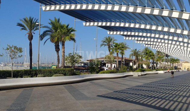 Odsprzedaż - Mieszkanie w bloku - Torrevieja - Centro