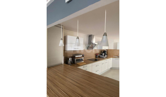 Odsprzedaż - Villa - Torrevieja - Centro - Muelle Pesquero