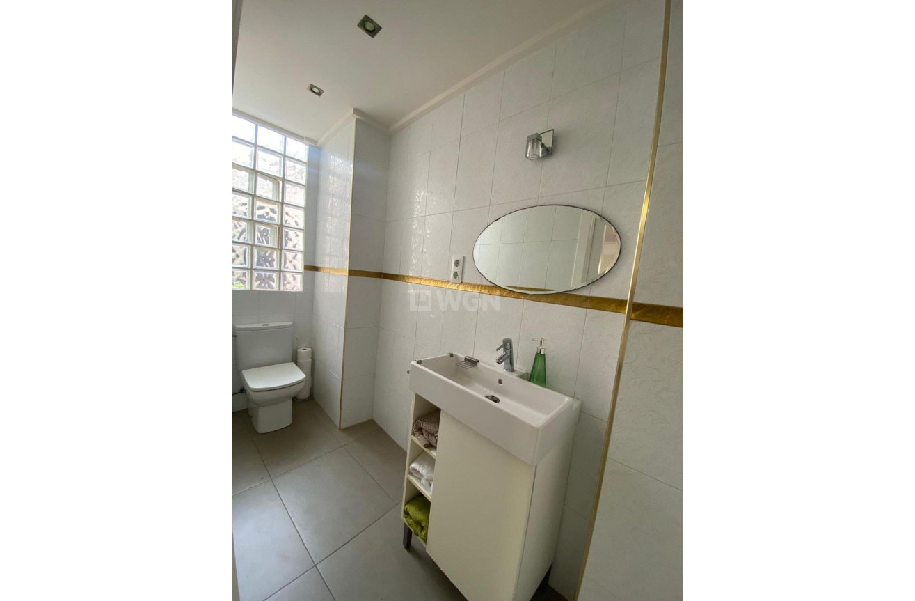 Odsprzedaż - Villa - Torrevieja - Centro - Muelle Pesquero