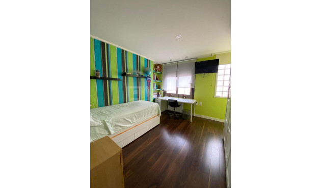 Odsprzedaż - Villa - Torrevieja - Centro - Muelle Pesquero