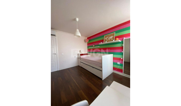 Odsprzedaż - Villa - Torrevieja - Centro - Muelle Pesquero