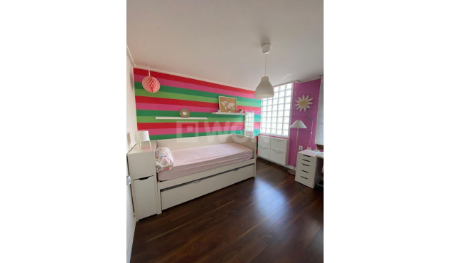 Odsprzedaż - Villa - Torrevieja - Centro - Muelle Pesquero