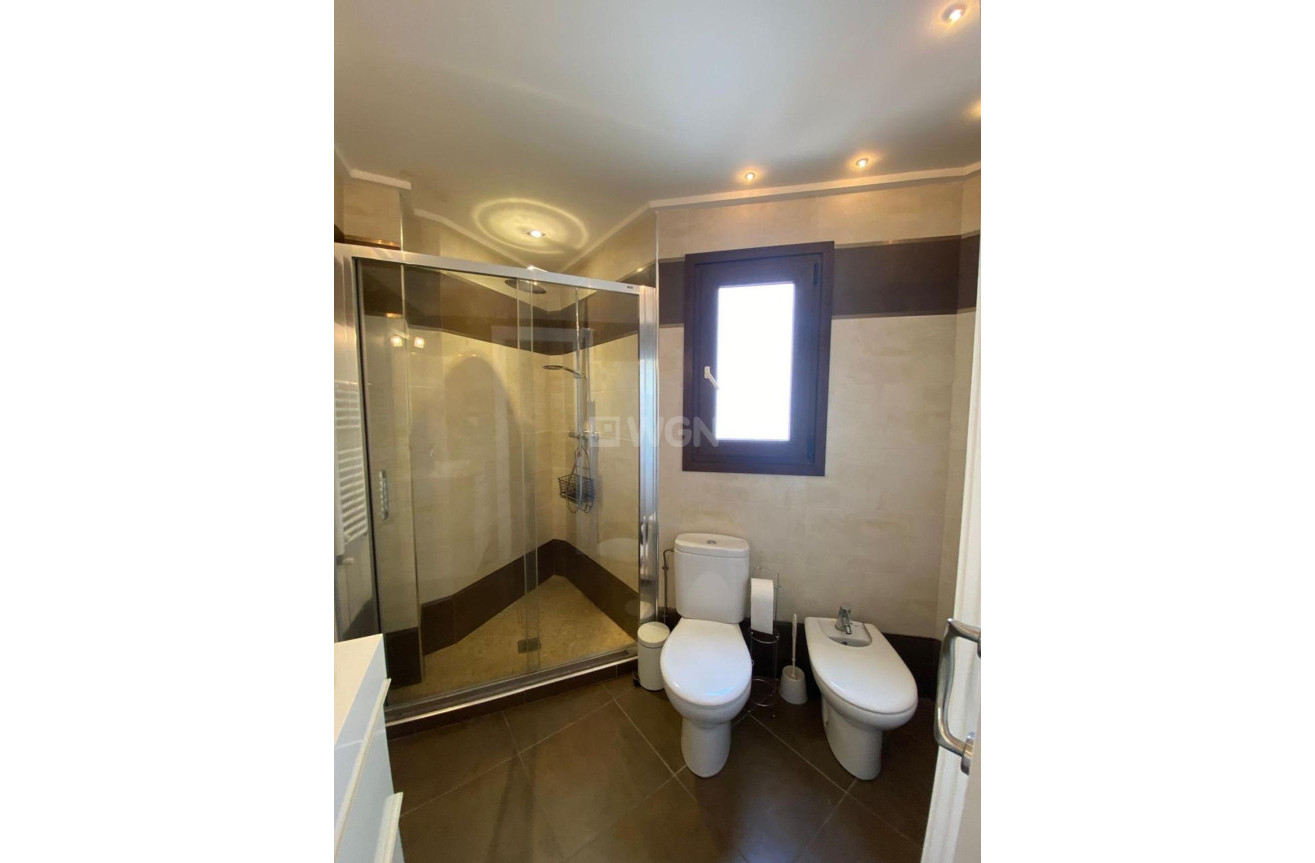 Odsprzedaż - Villa - Torrevieja - Centro - Muelle Pesquero