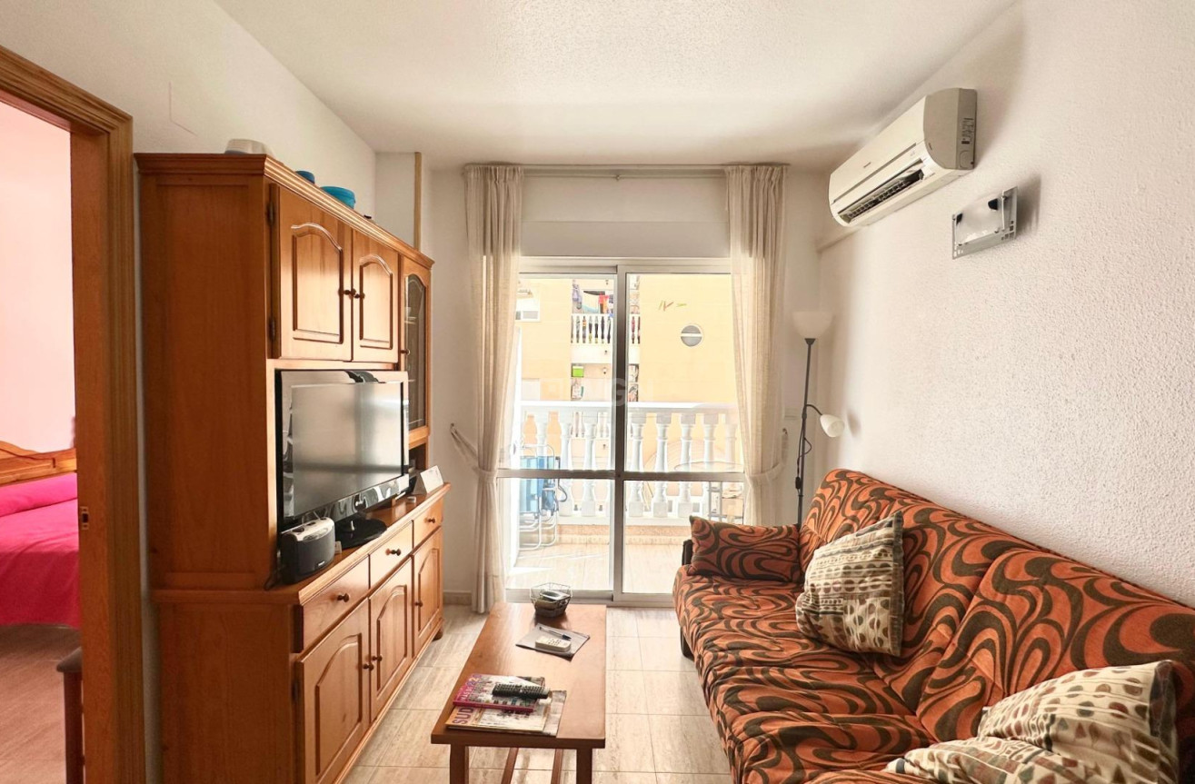 Resale - Apartment / flat - Torrevieja - Estacion De Autobuses
