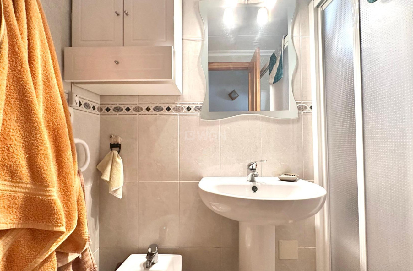 Resale - Apartment / flat - Torrevieja - Estacion De Autobuses