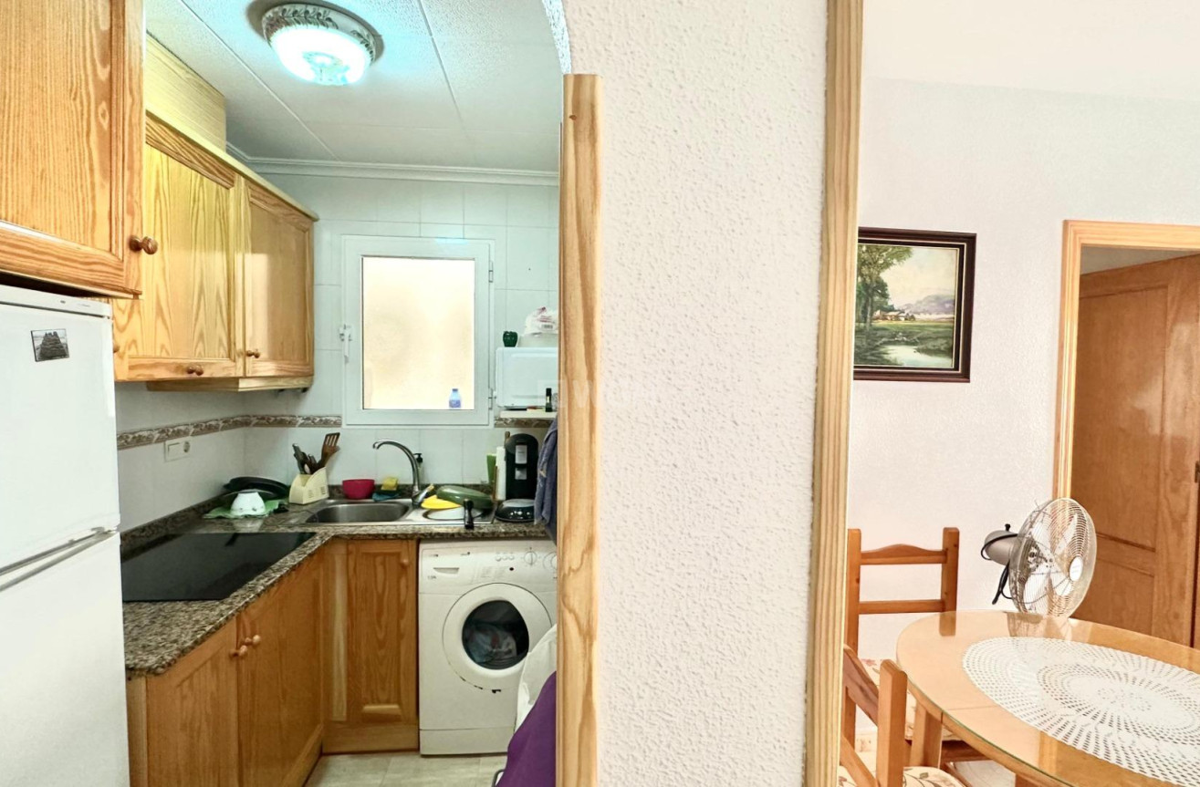 Resale - Apartment / flat - Torrevieja - Estacion De Autobuses