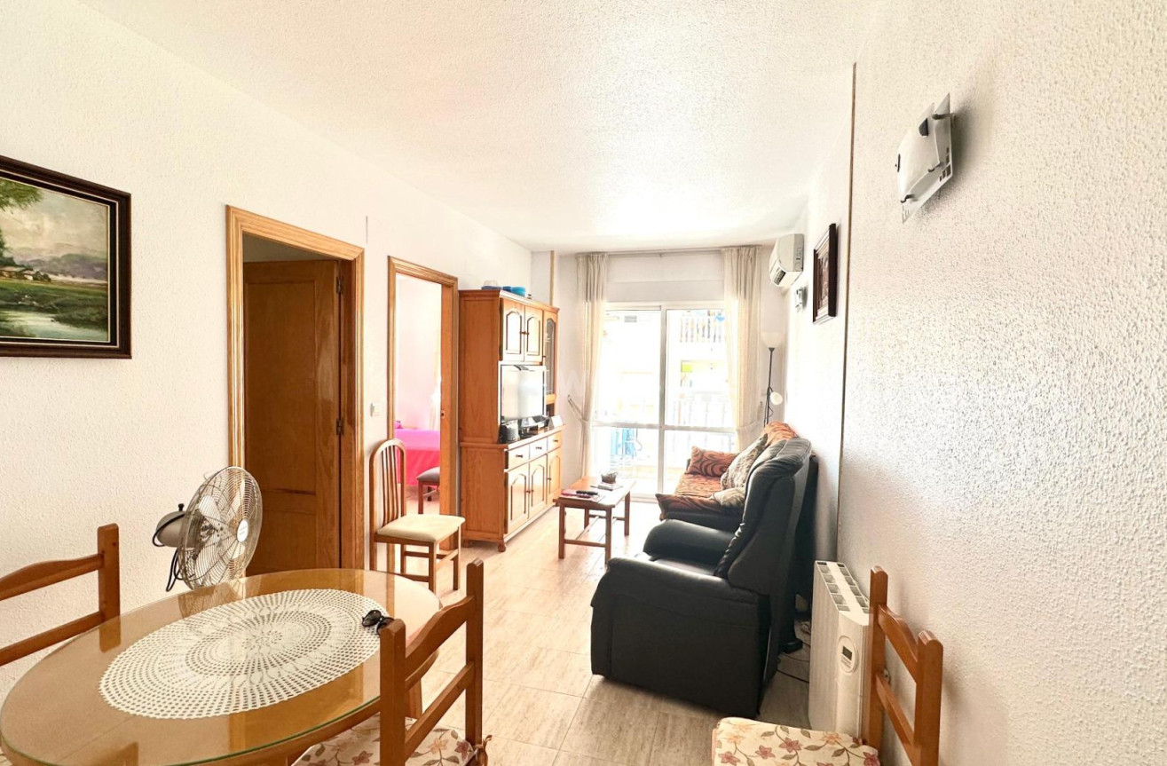 Resale - Apartment / flat - Torrevieja - Estacion De Autobuses