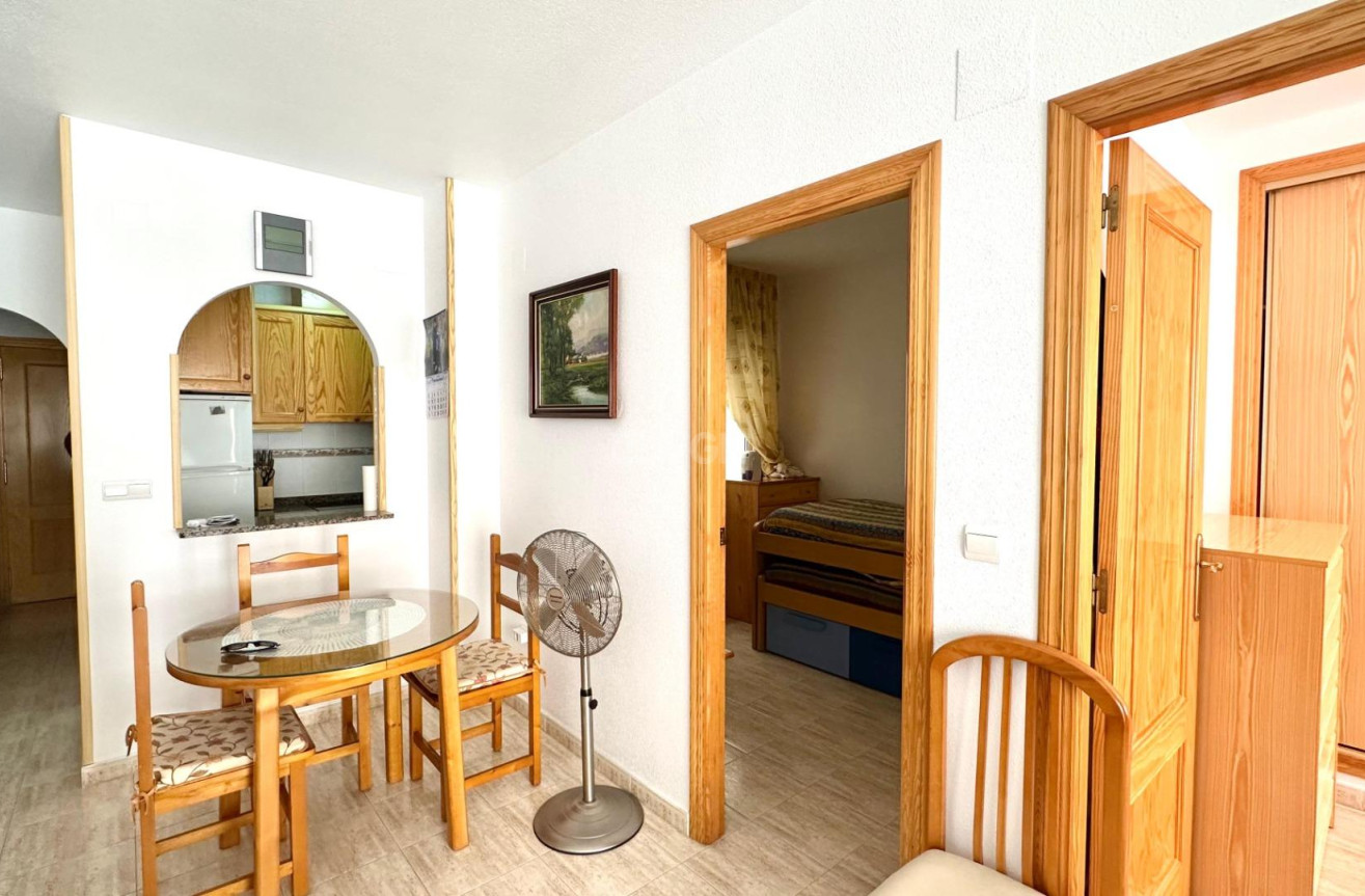 Resale - Apartment / flat - Torrevieja - Estacion De Autobuses