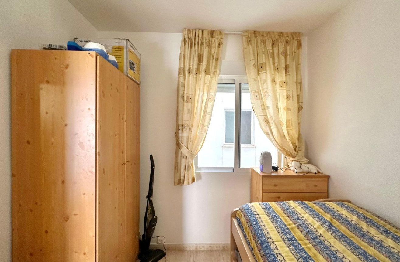 Resale - Apartment / flat - Torrevieja - Estacion De Autobuses