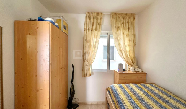 Resale - Apartment / flat - Torrevieja - Estacion De Autobuses