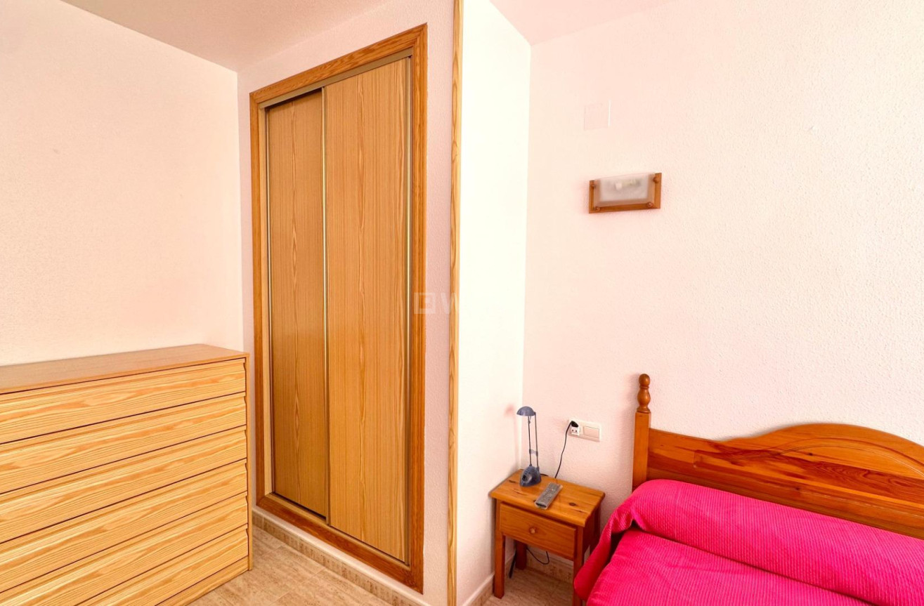 Resale - Apartment / flat - Torrevieja - Estacion De Autobuses