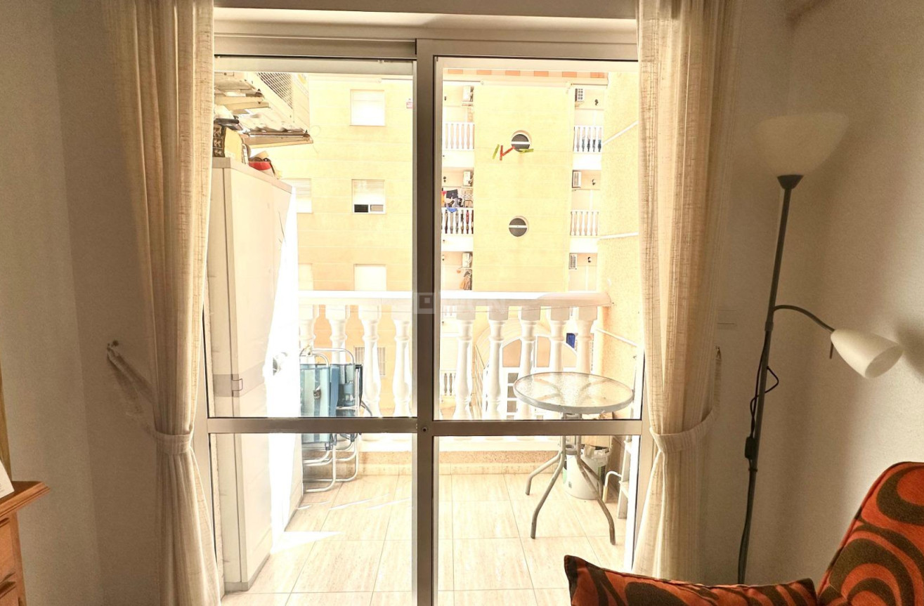 Resale - Apartment / flat - Torrevieja - Estacion De Autobuses
